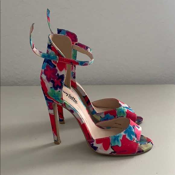 Floral heels - Picture 1 of 5